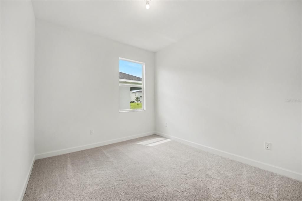For Rent: $2,600 (4 beds, 2 baths, 1937 Square Feet)