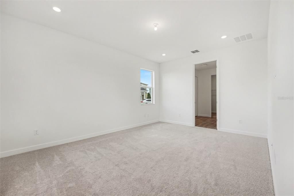 For Rent: $2,600 (4 beds, 2 baths, 1937 Square Feet)
