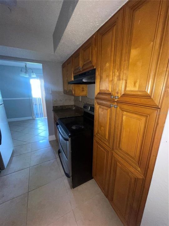 For Rent: $1,400 (2 beds, 2 baths, 976 Square Feet)