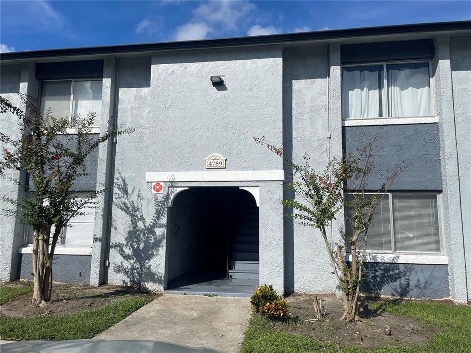 For Rent: $1,400 (2 beds, 2 baths, 976 Square Feet)