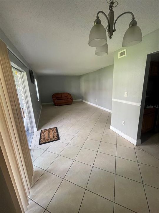 For Rent: $1,400 (2 beds, 2 baths, 976 Square Feet)
