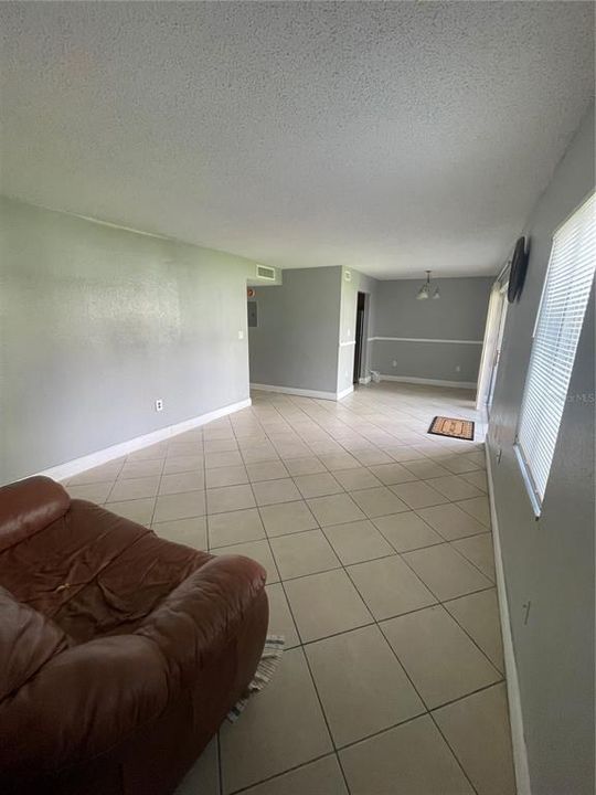 For Rent: $1,400 (2 beds, 2 baths, 976 Square Feet)