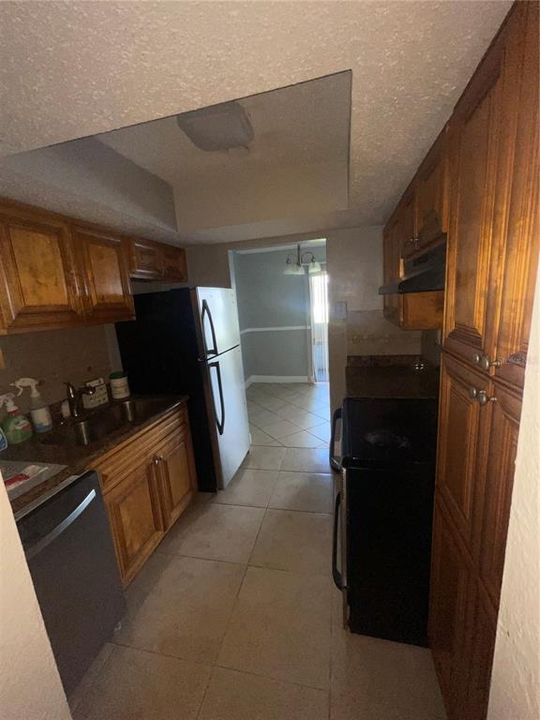 For Rent: $1,400 (2 beds, 2 baths, 976 Square Feet)