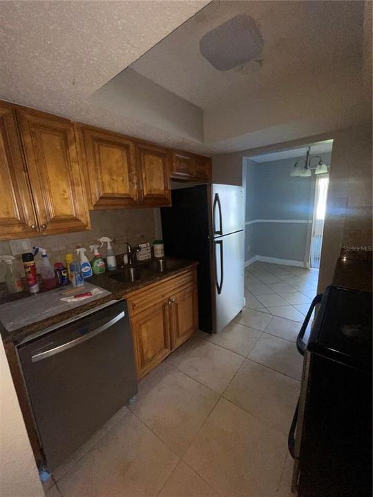 For Rent: $1,400 (2 beds, 2 baths, 976 Square Feet)
