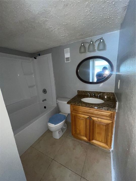 For Rent: $1,400 (2 beds, 2 baths, 976 Square Feet)