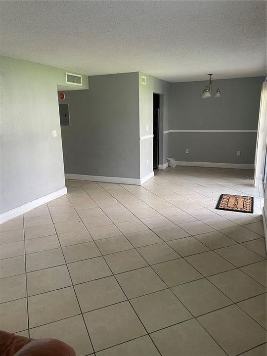 For Rent: $1,400 (2 beds, 2 baths, 976 Square Feet)
