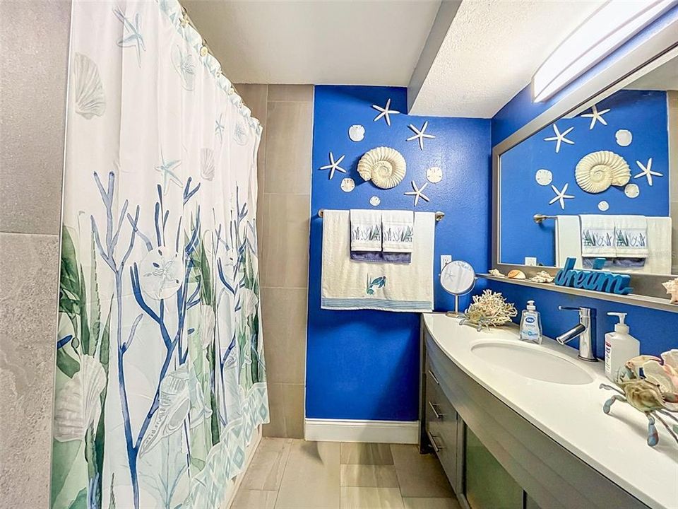 Под контрактом: $539,950 (3 спален, 2 ванн, 2003 Квадратных фут)