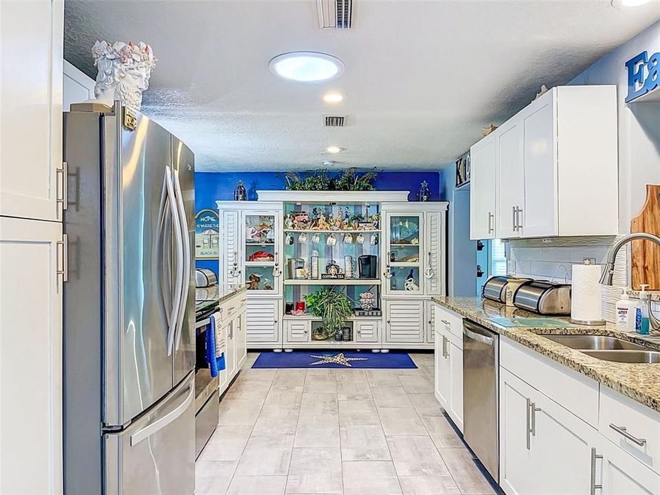 Под контрактом: $539,950 (3 спален, 2 ванн, 2003 Квадратных фут)