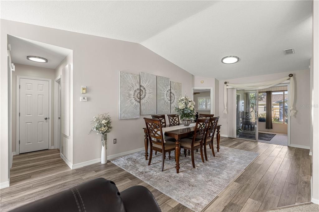 For Sale: $259,900 (2 beds, 2 baths, 1390 Square Feet)