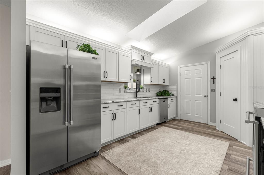 For Sale: $259,900 (2 beds, 2 baths, 1390 Square Feet)