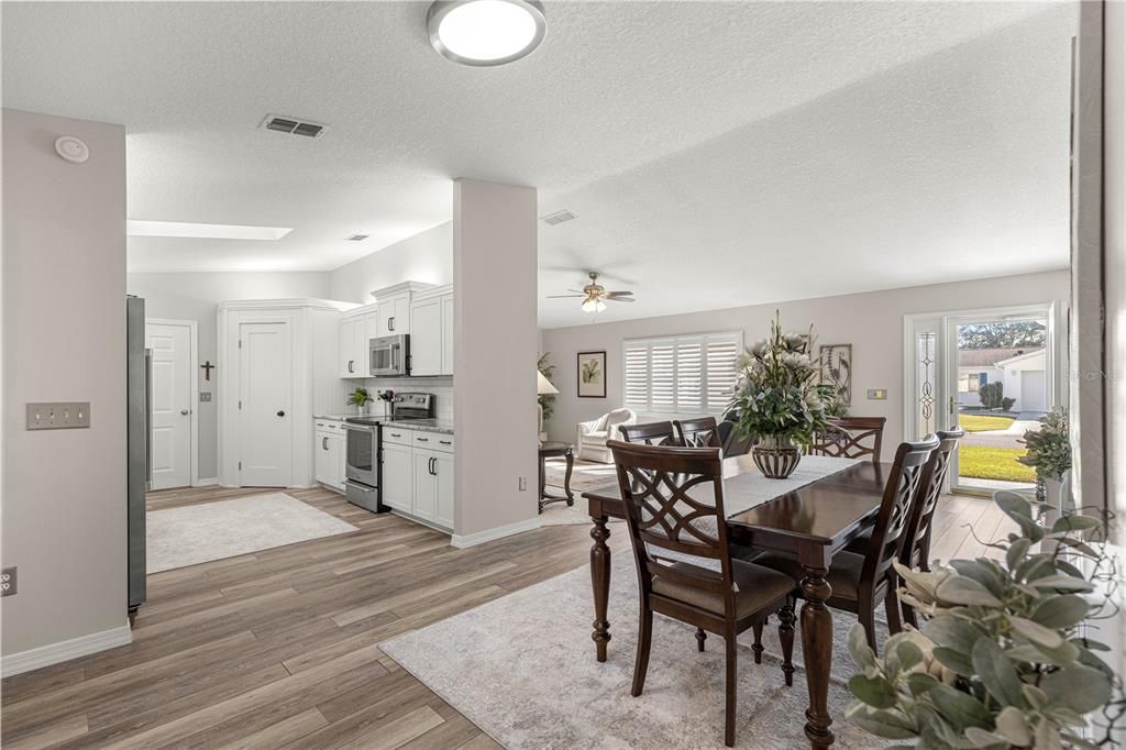 For Sale: $259,900 (2 beds, 2 baths, 1390 Square Feet)