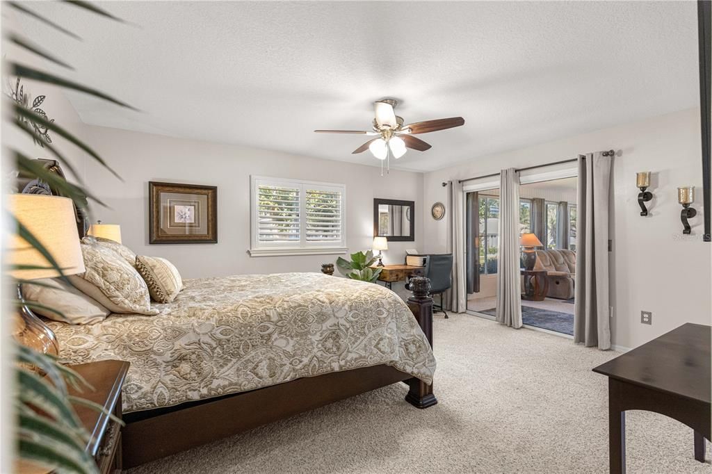 For Sale: $259,900 (2 beds, 2 baths, 1390 Square Feet)