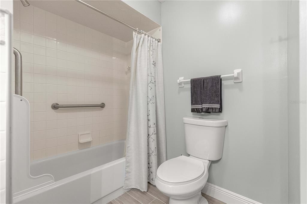 For Sale: $259,900 (2 beds, 2 baths, 1390 Square Feet)
