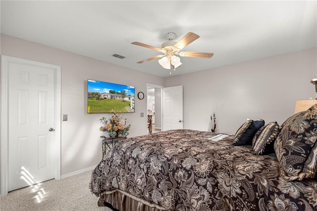 For Sale: $259,900 (2 beds, 2 baths, 1390 Square Feet)