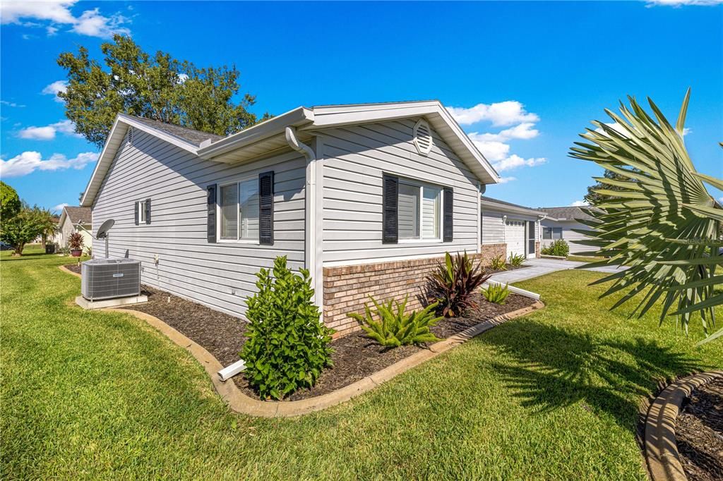 For Sale: $259,900 (2 beds, 2 baths, 1390 Square Feet)