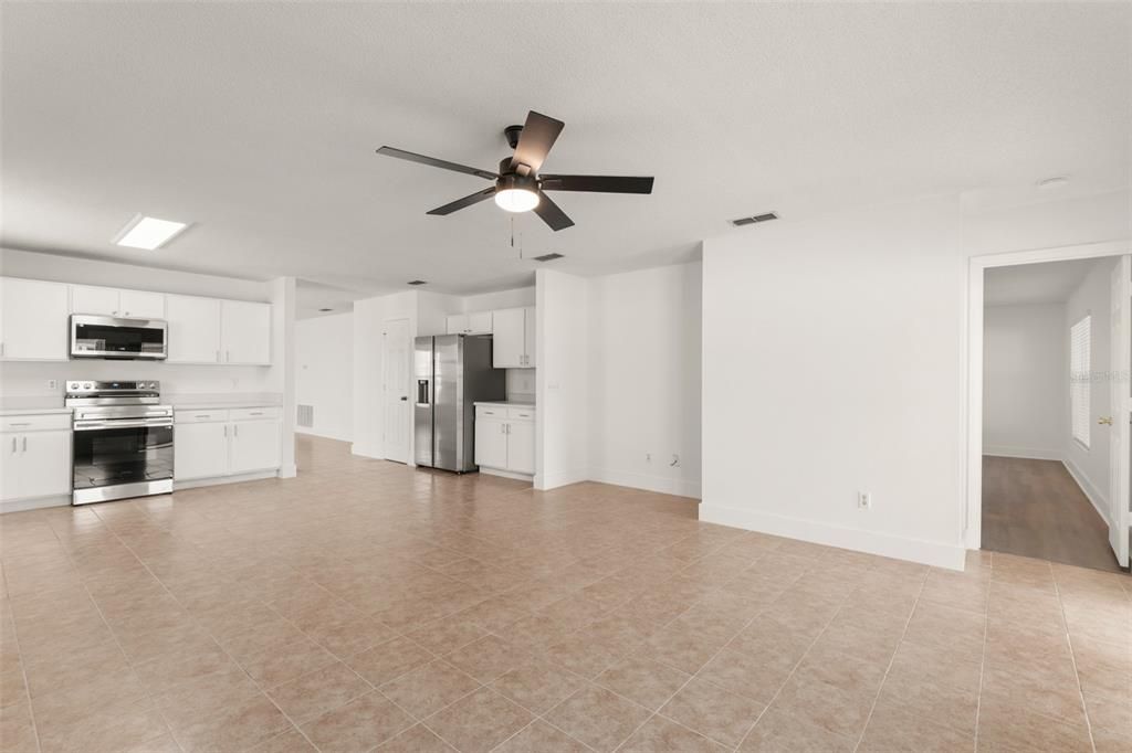 For Rent: $2,800 (4 beds, 2 baths, 1913 Square Feet)