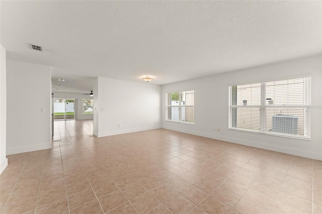 For Rent: $2,800 (4 beds, 2 baths, 1913 Square Feet)