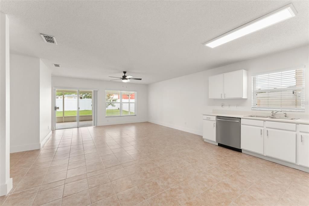 For Rent: $2,800 (4 beds, 2 baths, 1913 Square Feet)