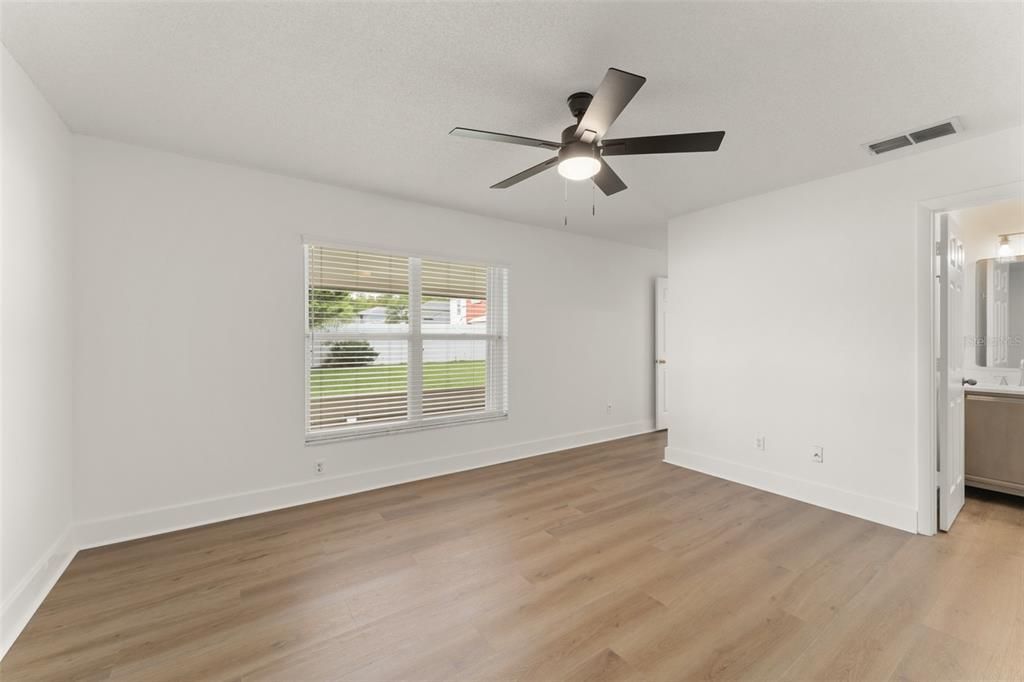 For Rent: $2,800 (4 beds, 2 baths, 1913 Square Feet)