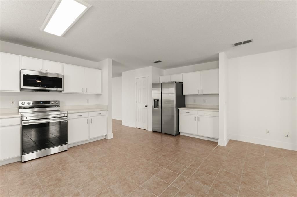 For Rent: $2,800 (4 beds, 2 baths, 1913 Square Feet)