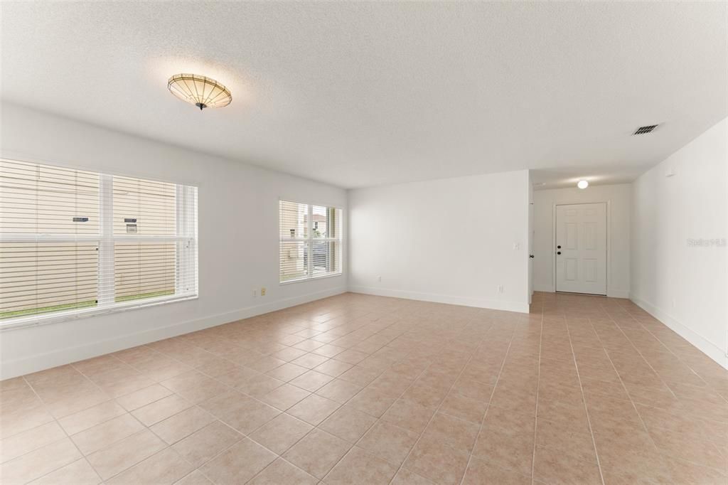 For Rent: $2,800 (4 beds, 2 baths, 1913 Square Feet)