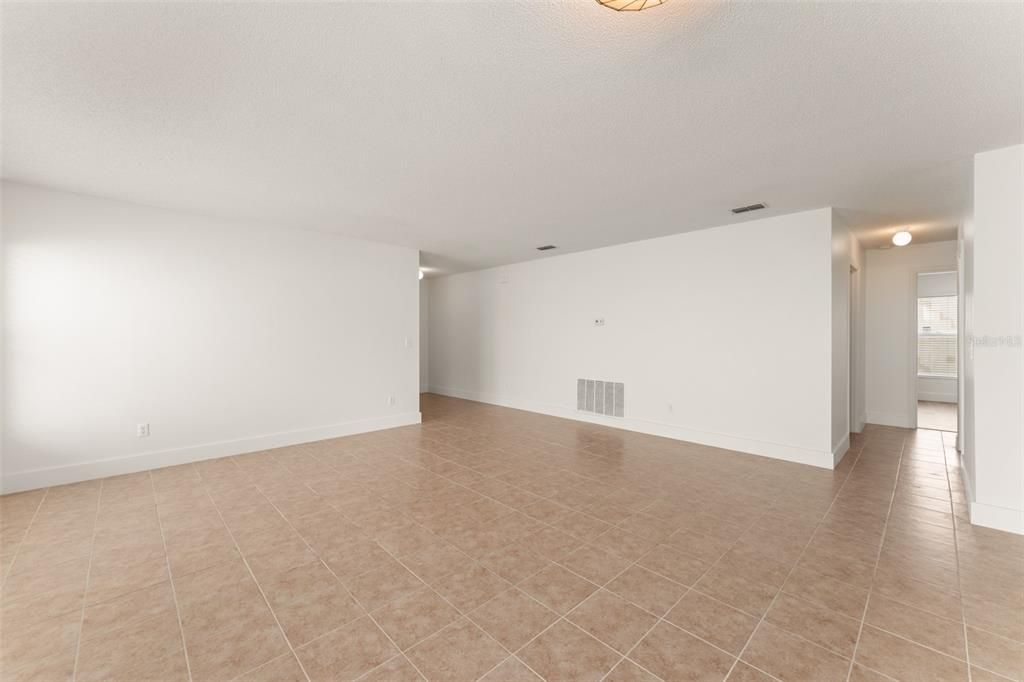 For Rent: $2,800 (4 beds, 2 baths, 1913 Square Feet)