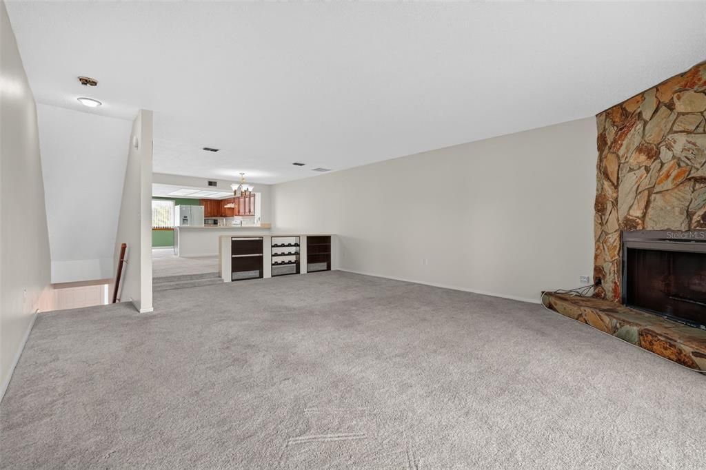 For Sale: $359,000 (2 beds, 2 baths, 1750 Square Feet)
