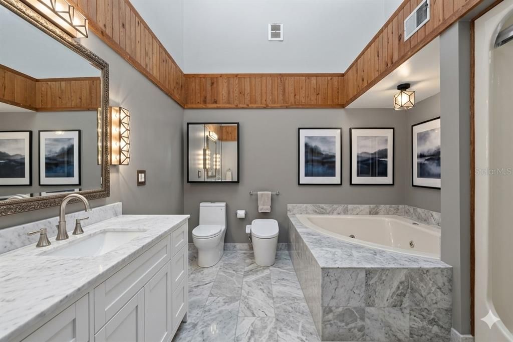 For Sale: $359,000 (2 beds, 2 baths, 1750 Square Feet)