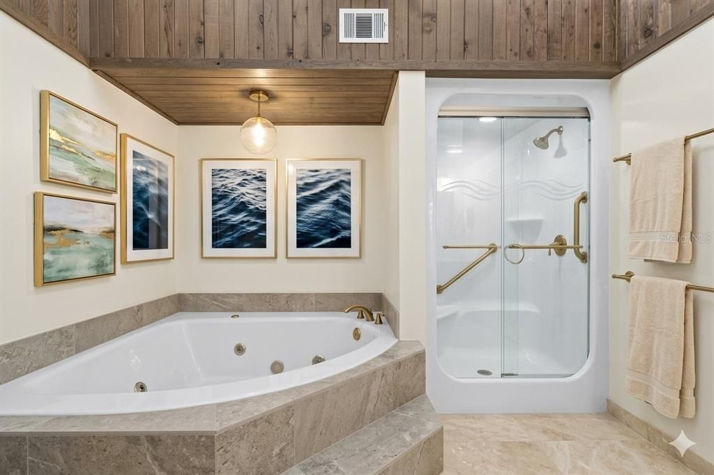 For Sale: $359,000 (2 beds, 2 baths, 1750 Square Feet)