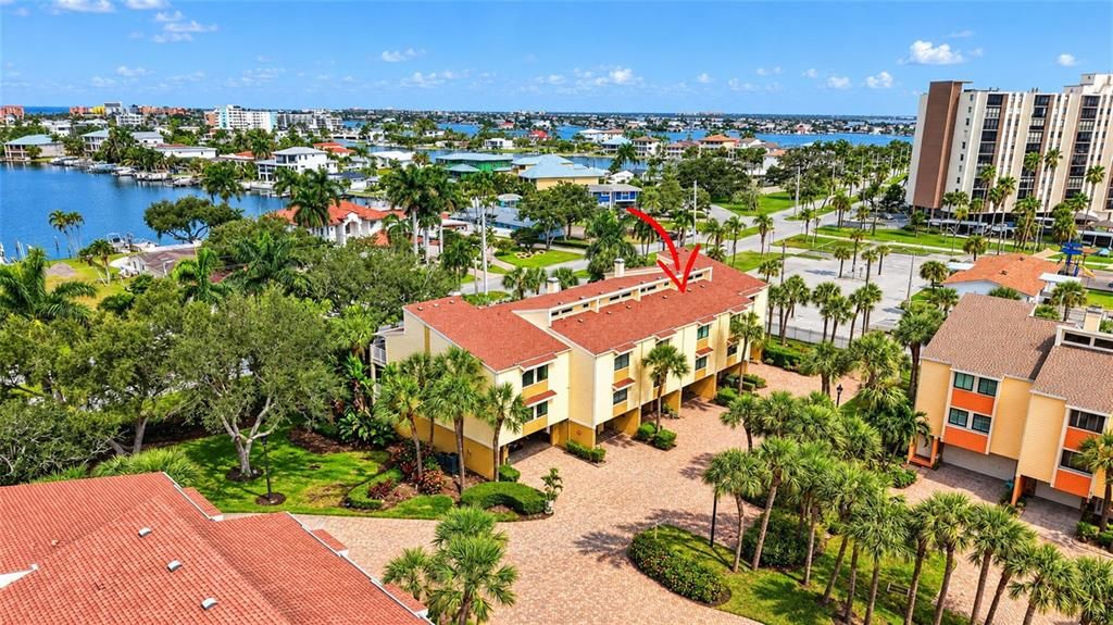 For Sale: $359,000 (2 beds, 2 baths, 1750 Square Feet)