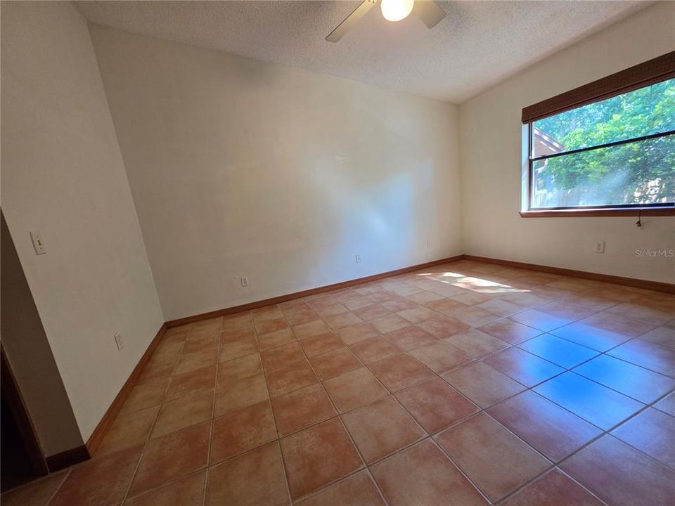 На продажу: $176,900 (2 спален, 2 ванн, 961 Квадратных фут)