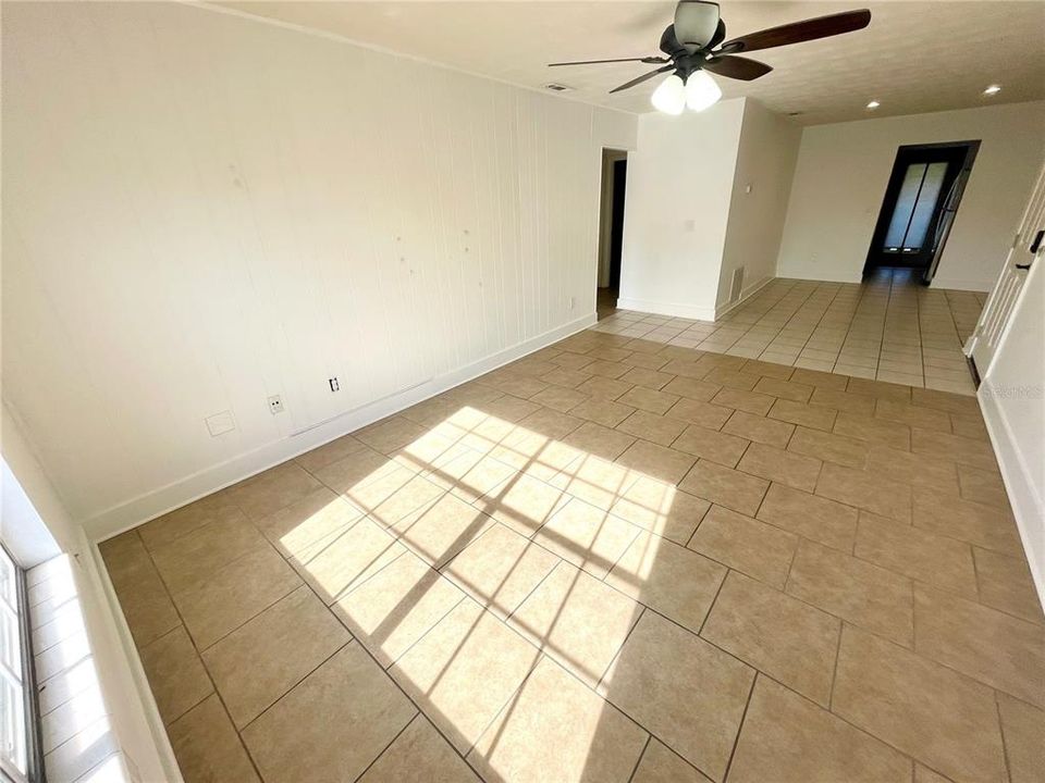 For Rent: $1,800 (2 beds, 2 baths, 994 Square Feet)