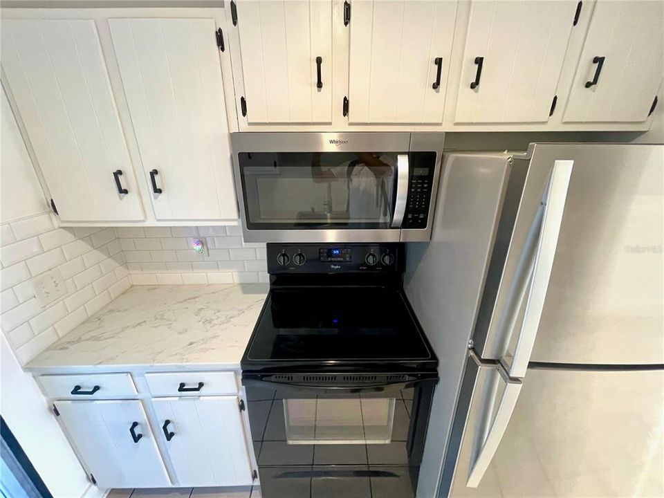 For Rent: $1,800 (2 beds, 2 baths, 994 Square Feet)