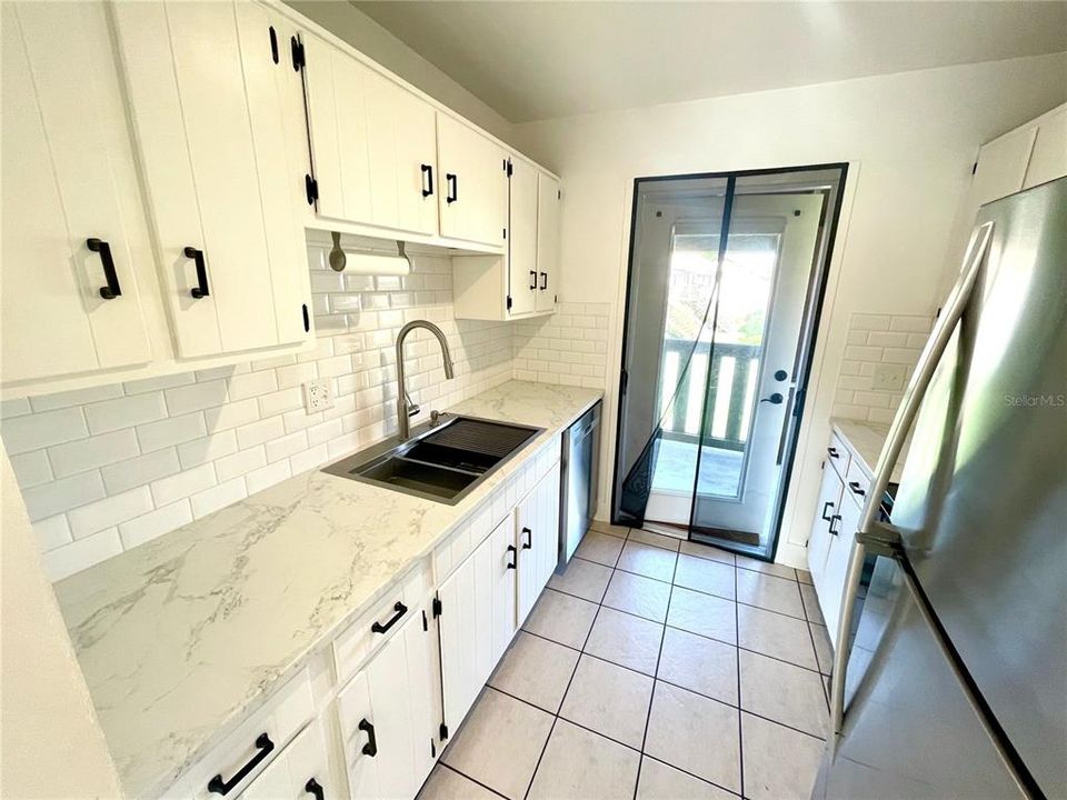 For Rent: $1,800 (2 beds, 2 baths, 994 Square Feet)