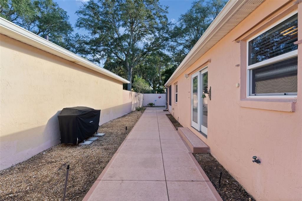 For Sale: $268,900 (2 beds, 2 baths, 1156 Square Feet)