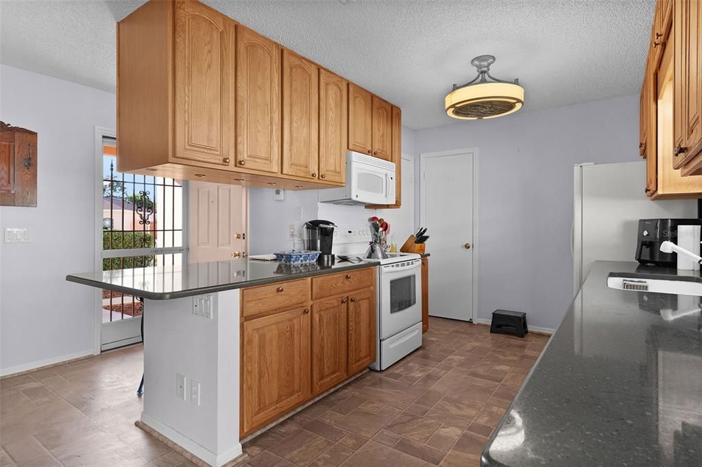 For Sale: $268,900 (2 beds, 2 baths, 1156 Square Feet)