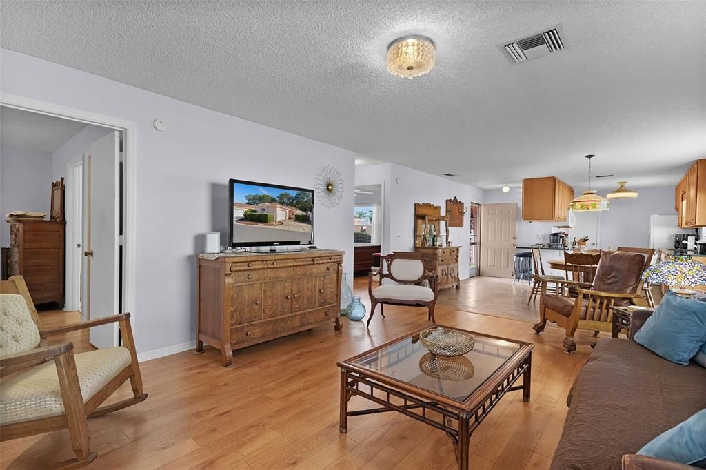 For Sale: $268,900 (2 beds, 2 baths, 1156 Square Feet)