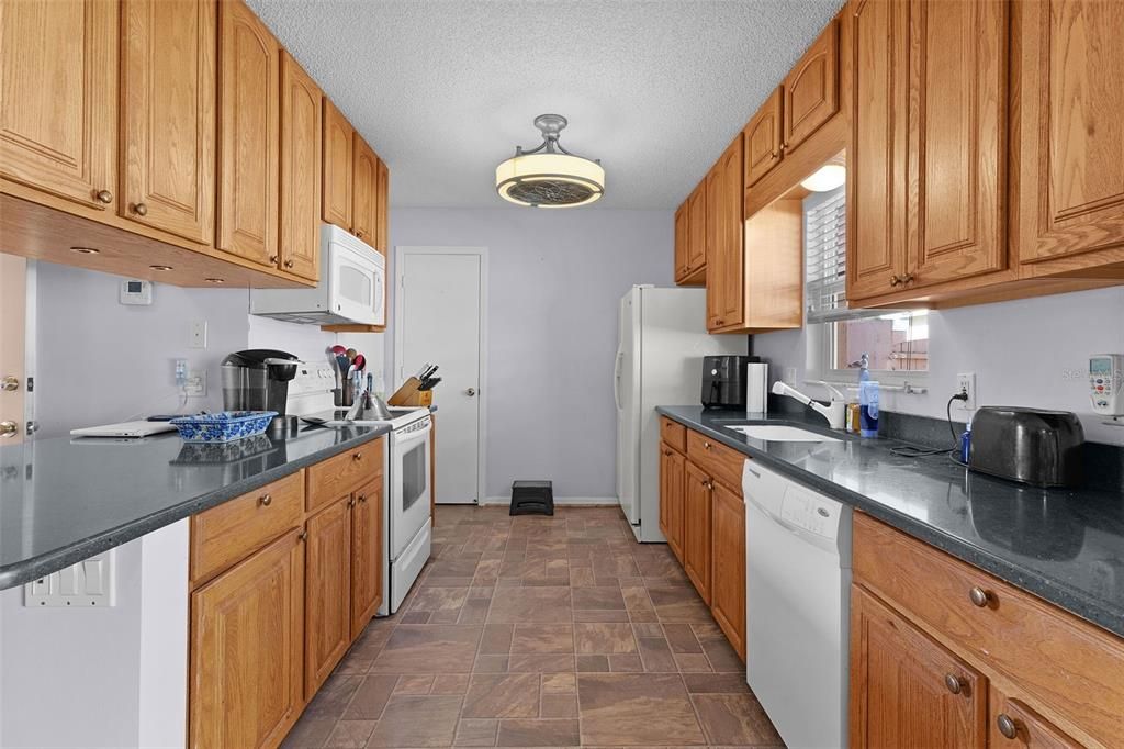 For Sale: $268,900 (2 beds, 2 baths, 1156 Square Feet)