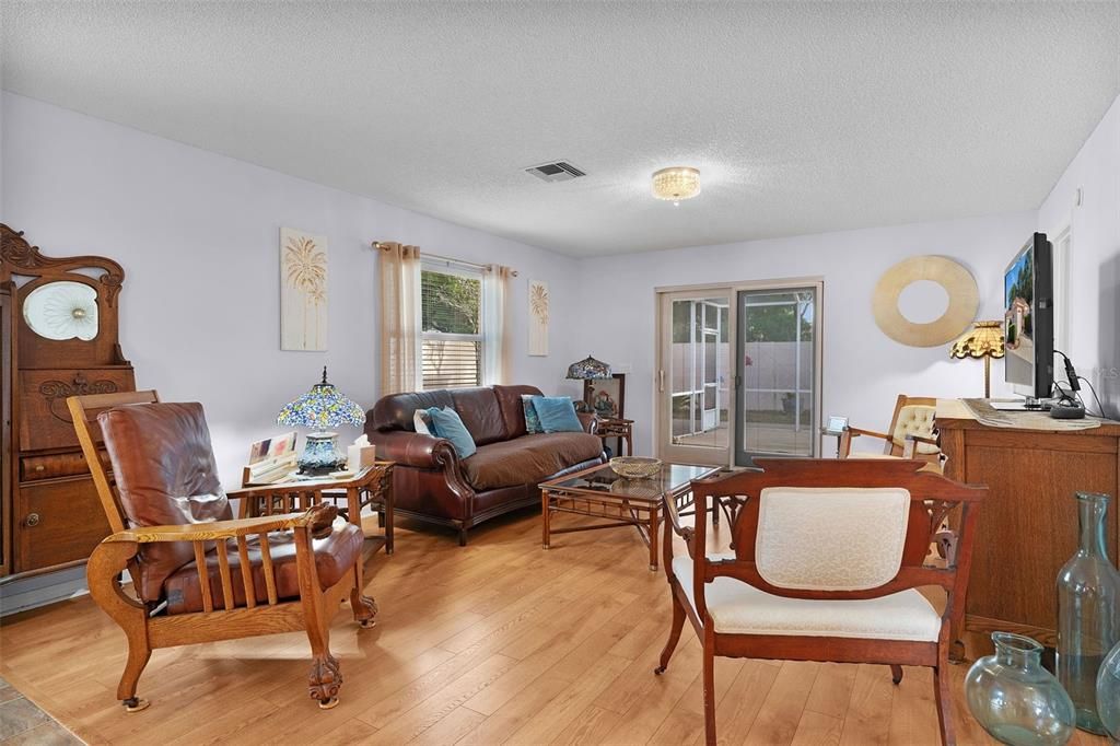 For Sale: $268,900 (2 beds, 2 baths, 1156 Square Feet)