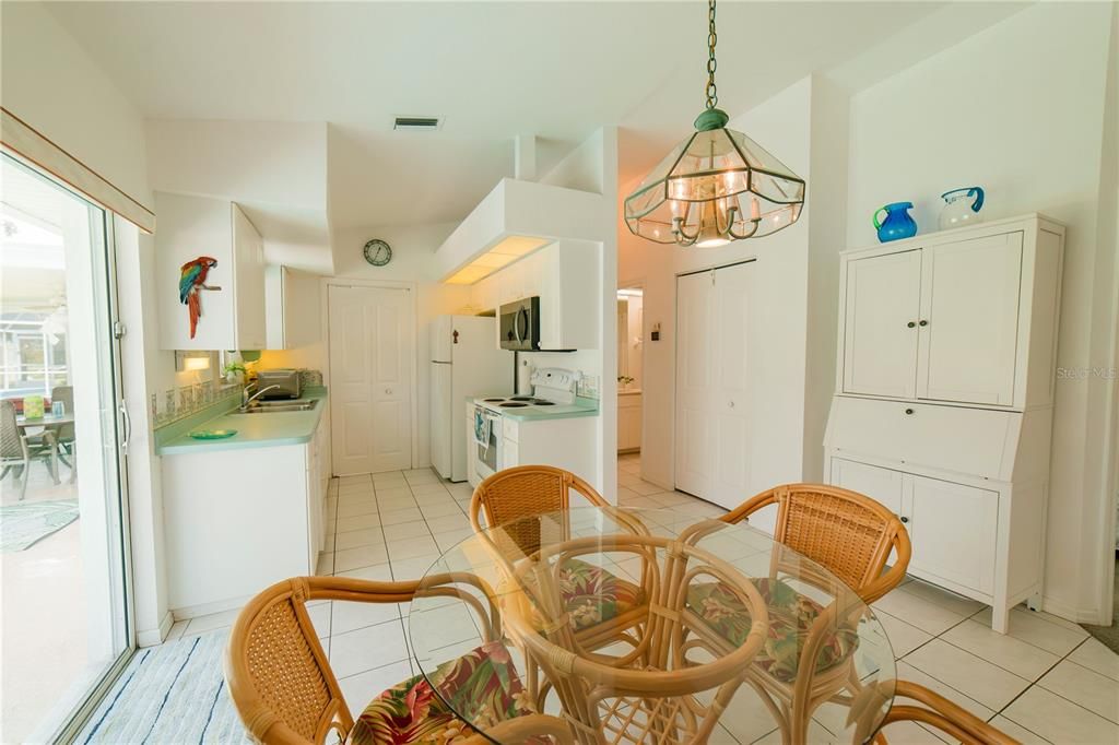 For Rent: $4,500 (2 beds, 2 baths, 1050 Square Feet)