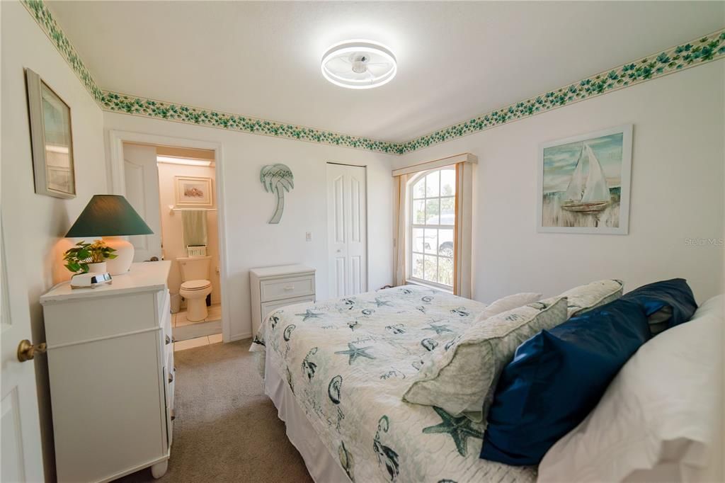 For Rent: $4,500 (2 beds, 2 baths, 1050 Square Feet)
