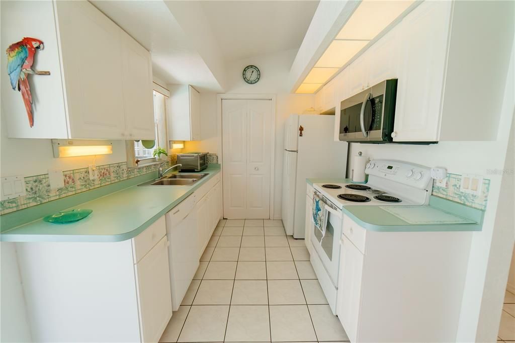 For Rent: $4,500 (2 beds, 2 baths, 1050 Square Feet)