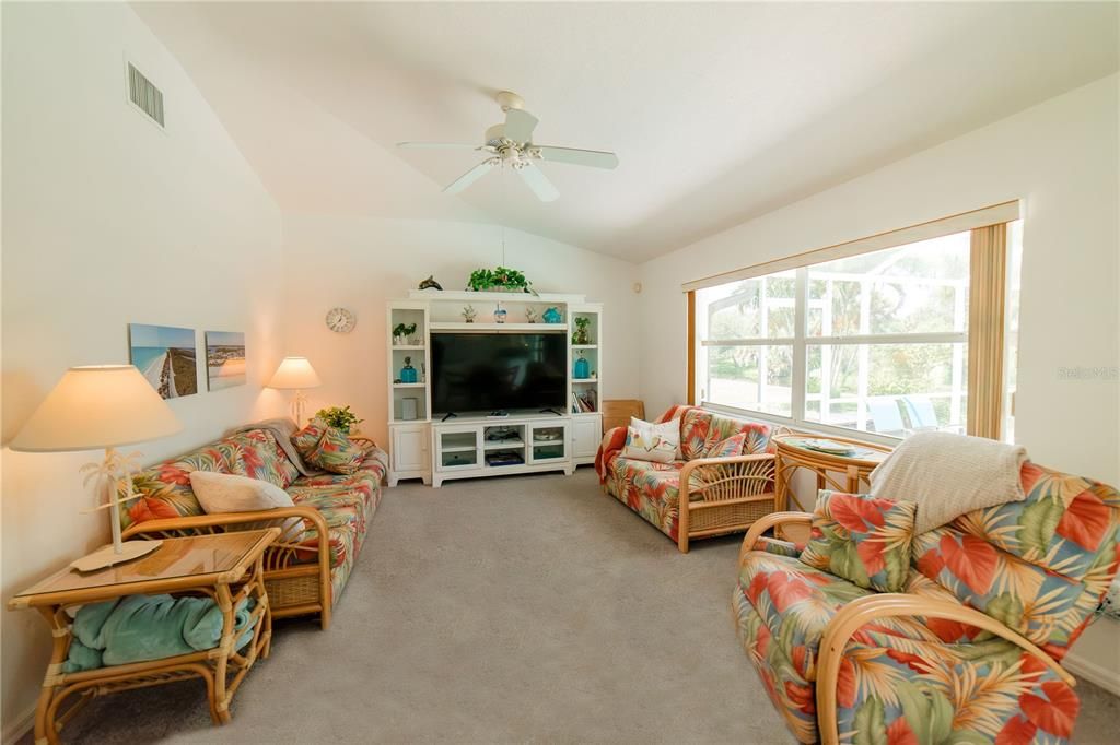 For Rent: $4,500 (2 beds, 2 baths, 1050 Square Feet)