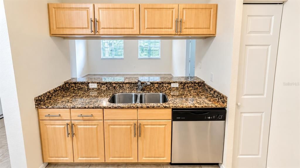 For Rent: $2,195 (2 beds, 2 baths, 1084 Square Feet)