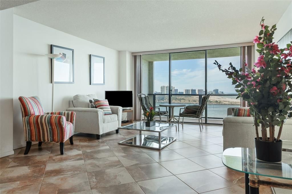 For Sale: $599,000 (2 beds, 2 baths, 1264 Square Feet)