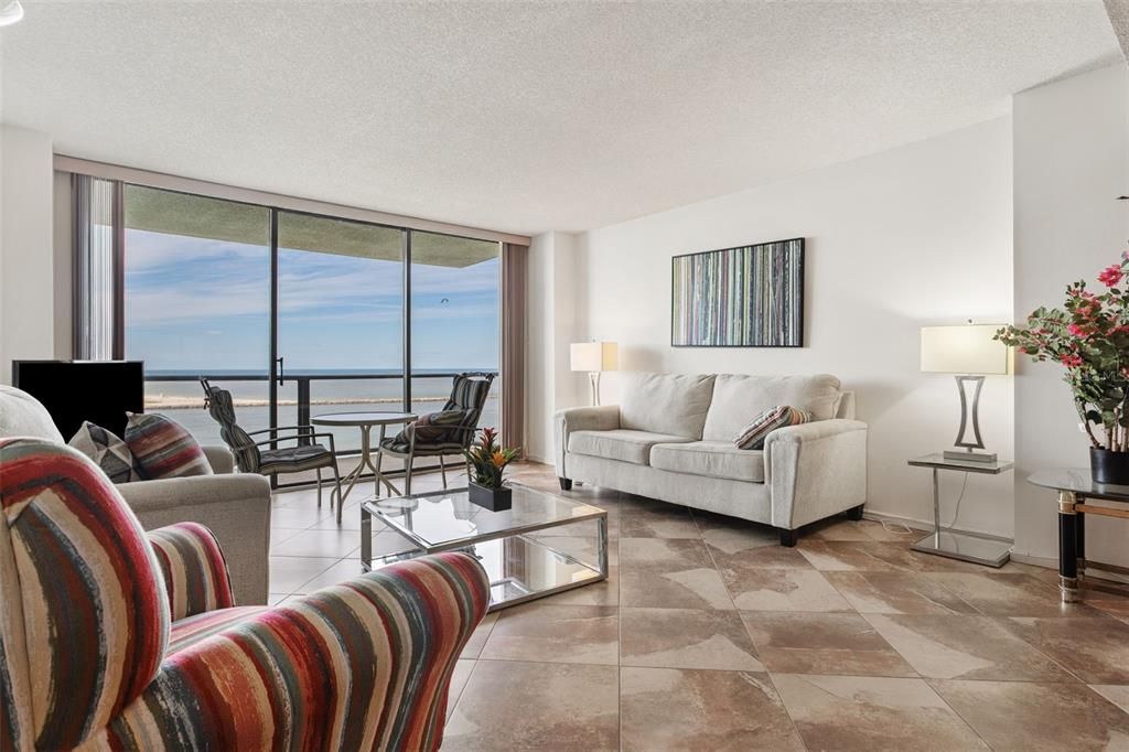 For Sale: $599,000 (2 beds, 2 baths, 1264 Square Feet)