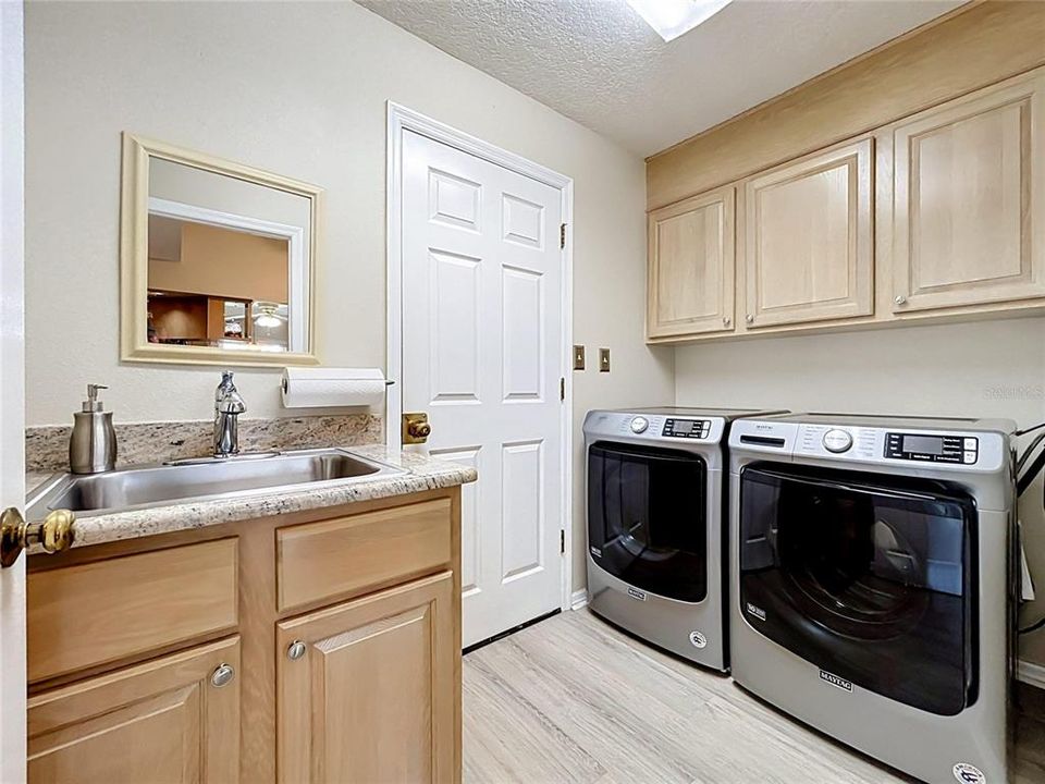 En Venta: $336,900 (2 camas, 2 baños, 1650 Pies cuadrados)