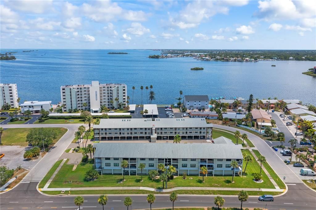 На продажу: $225,000 (2 спален, 2 ванн, 925 Квадратных фут)