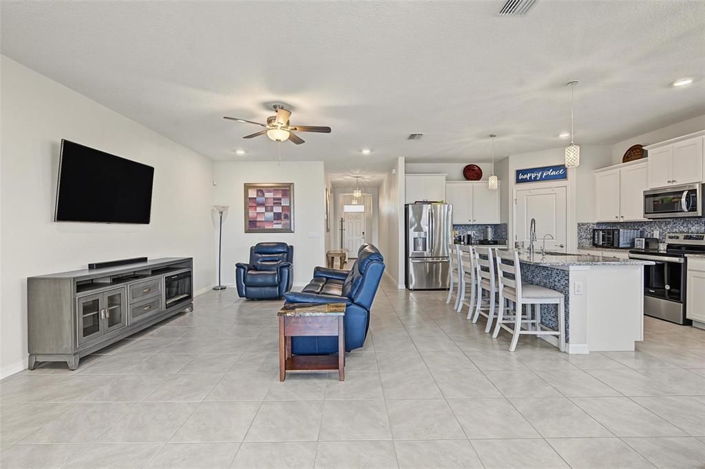 En Venta: $399,000 (4 camas, 2 baños, 2046 Pies cuadrados)