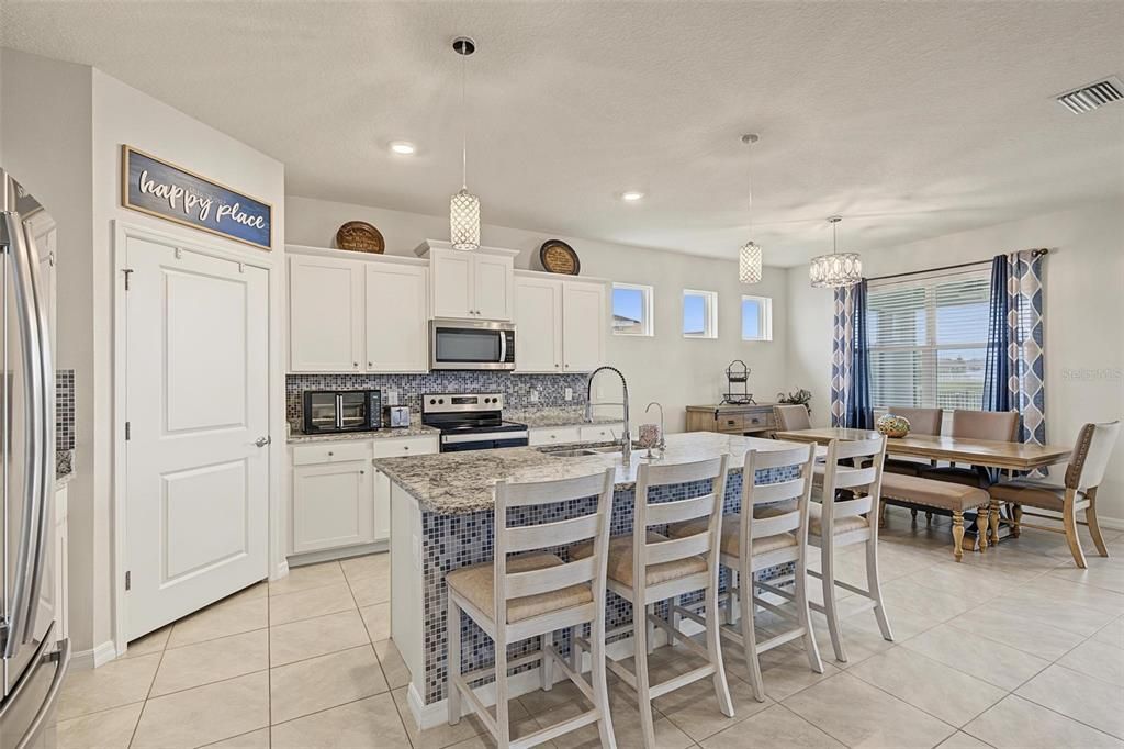 En Venta: $399,000 (4 camas, 2 baños, 2046 Pies cuadrados)